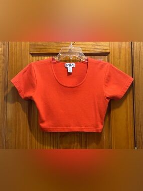 Betty Blue Orange Crop Top Blouse
Ladies Teen Large 10 - 12
Pit to Pit 15”
Lengt